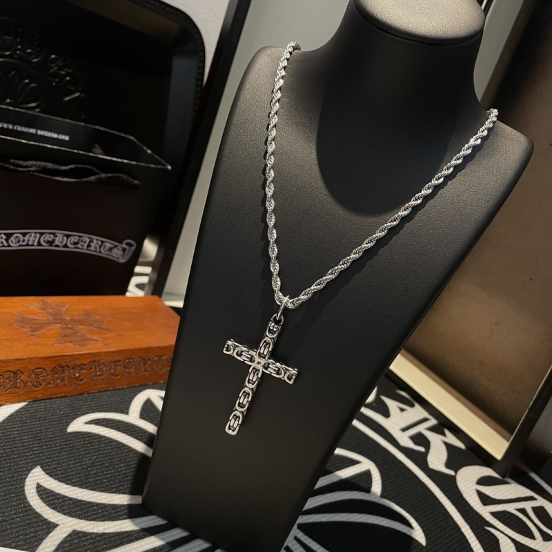 Ch*0me He**ts necklaces